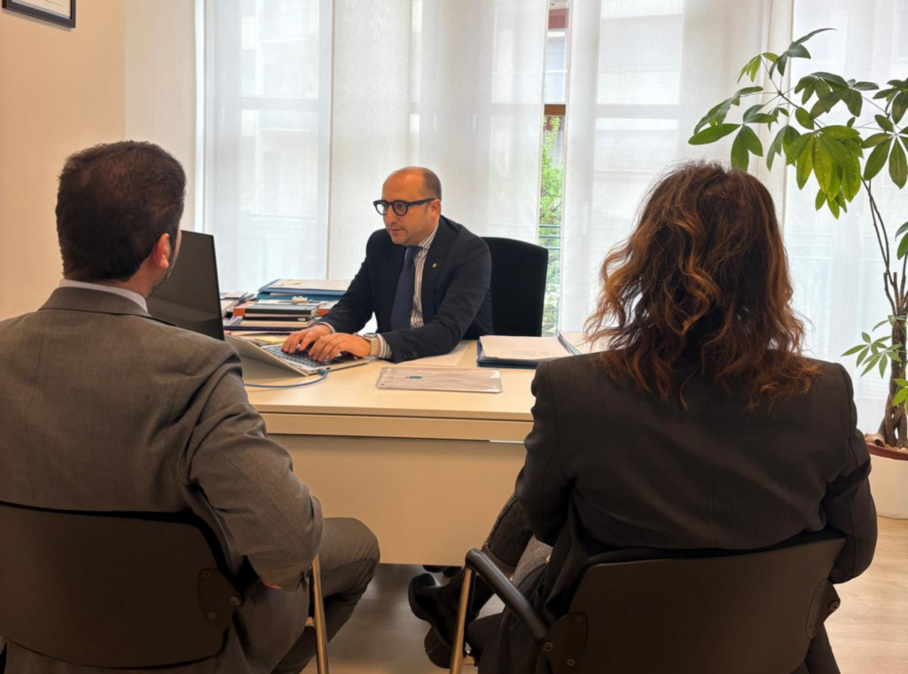 Incontro con clienti nella sede di Arezzo per una consulenza finanziaria sua misura